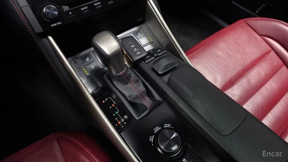Lexus IS
