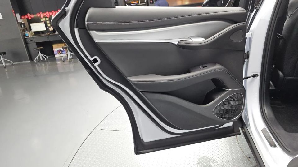 BYD Sealion 7