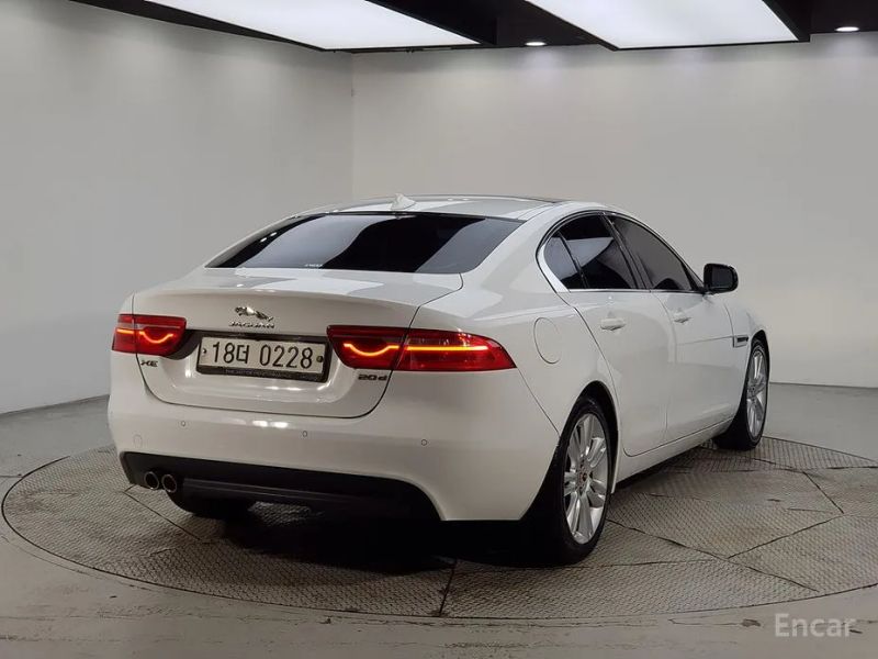 Jaguar XE