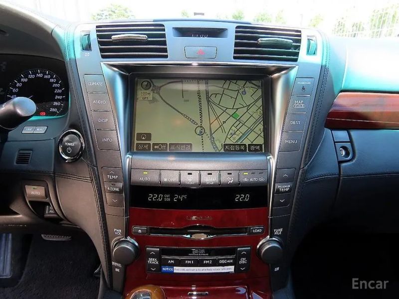 Lexus LS
