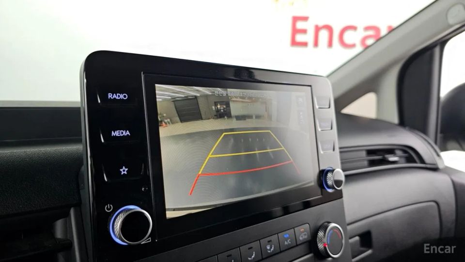 Hyundai Staria