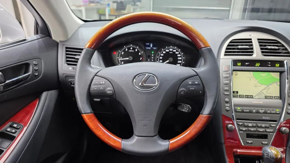 Lexus ES