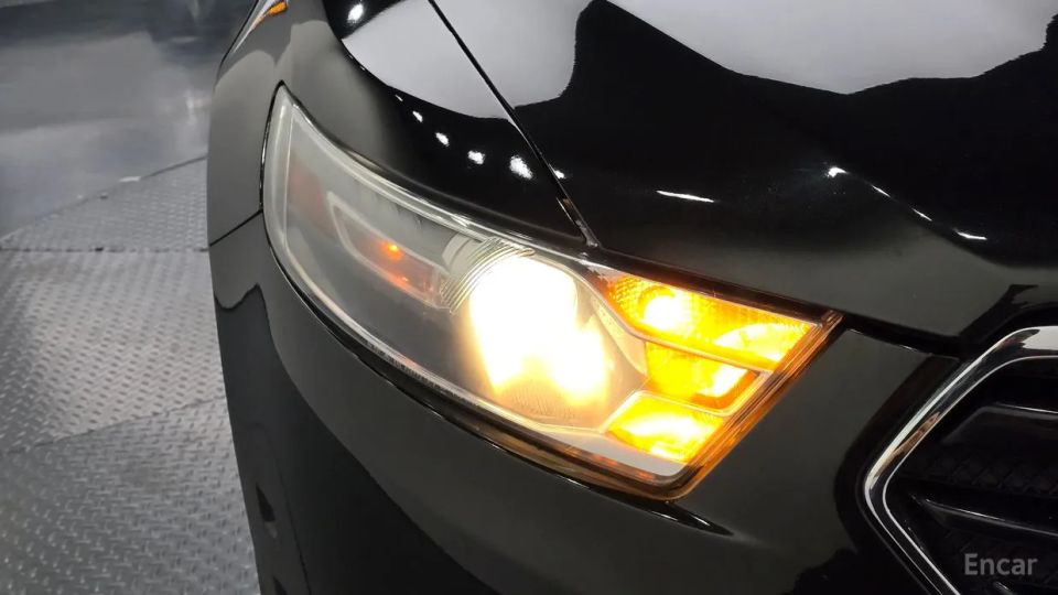 Ford Taurus