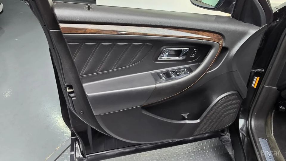 Ford Taurus