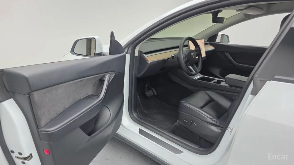Tesla model-y