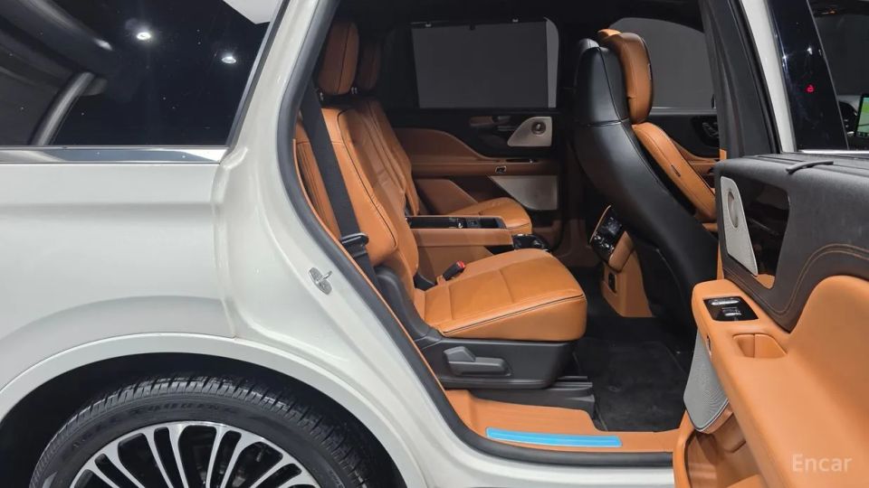 Lincoln Aviator