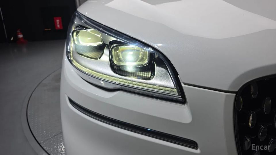 Lincoln Aviator