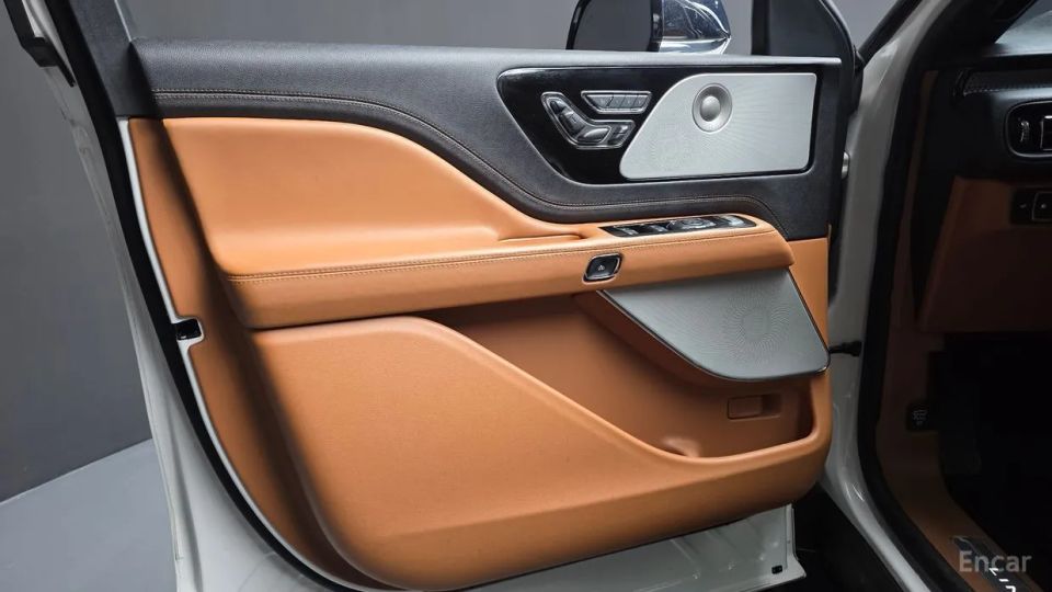 Lincoln Aviator