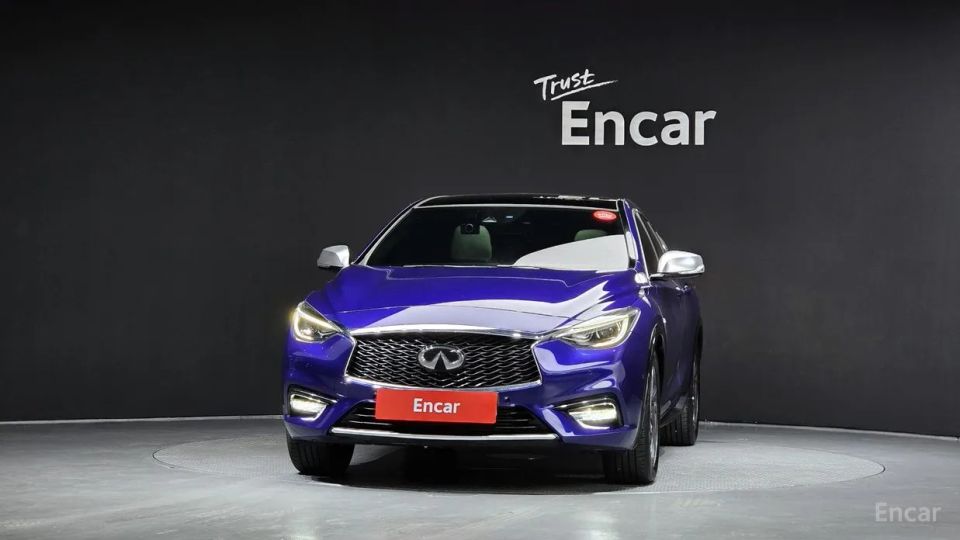Infiniti Q30