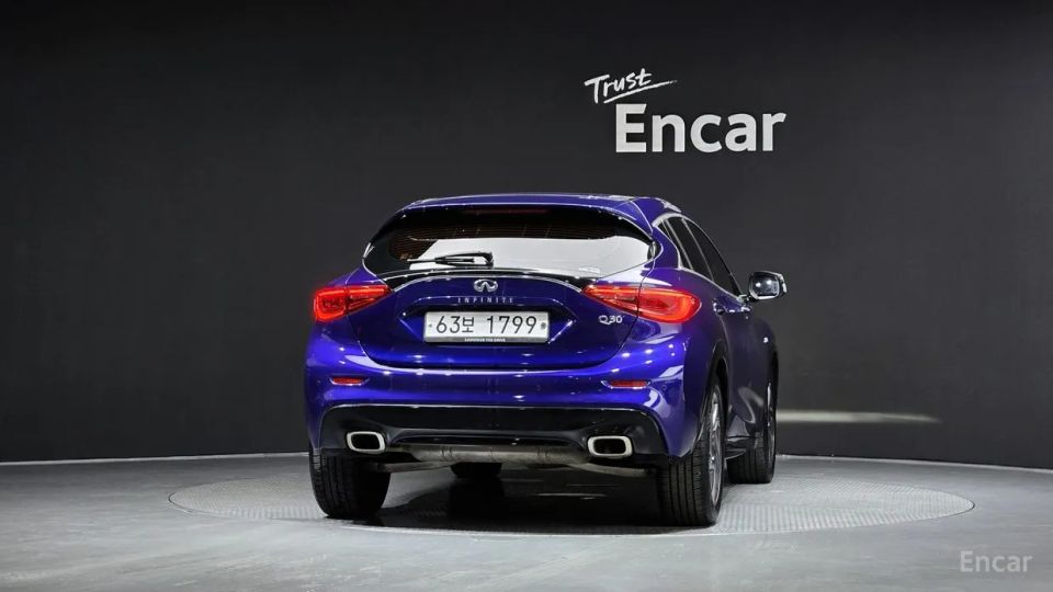 Infiniti Q30