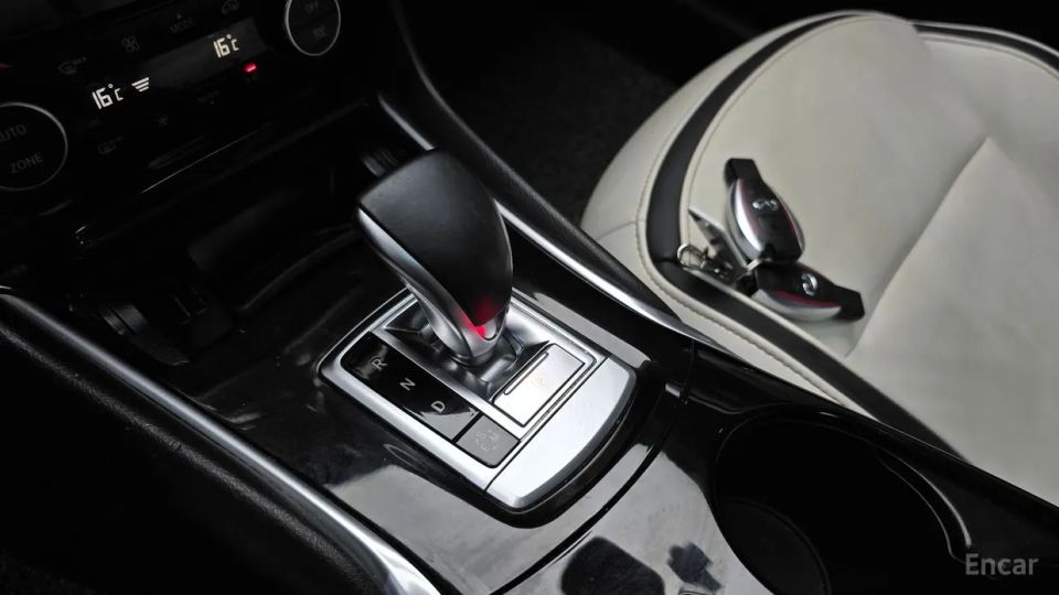 Infiniti Q30