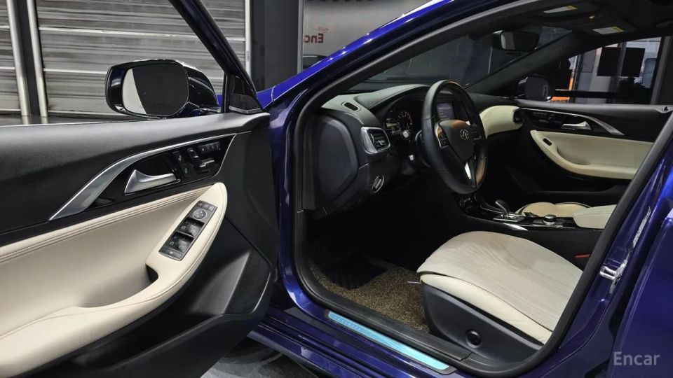 Infiniti Q30