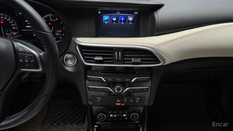 Infiniti Q30