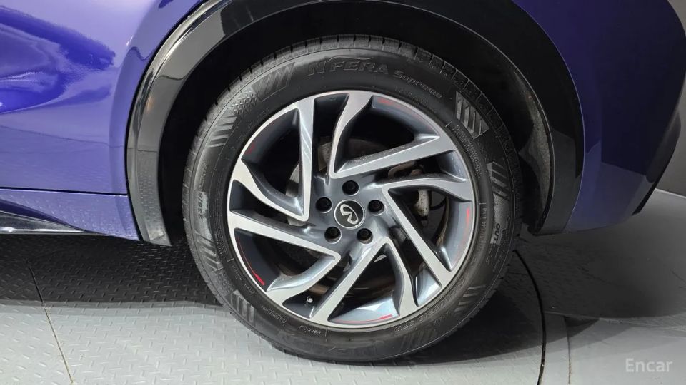 Infiniti Q30