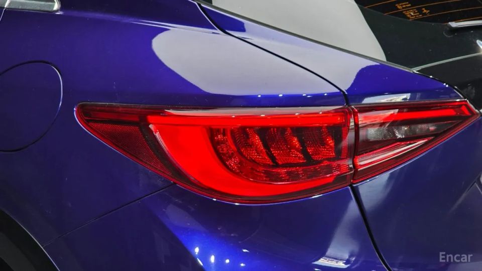 Infiniti Q30