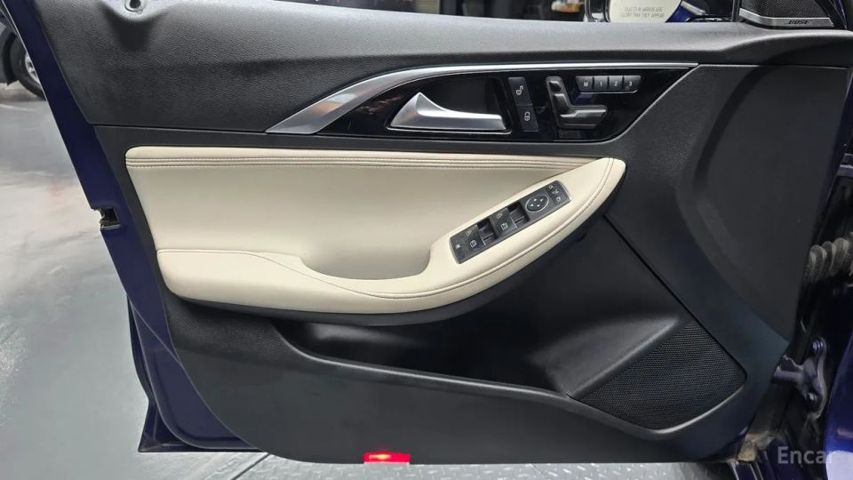 Infiniti Q30