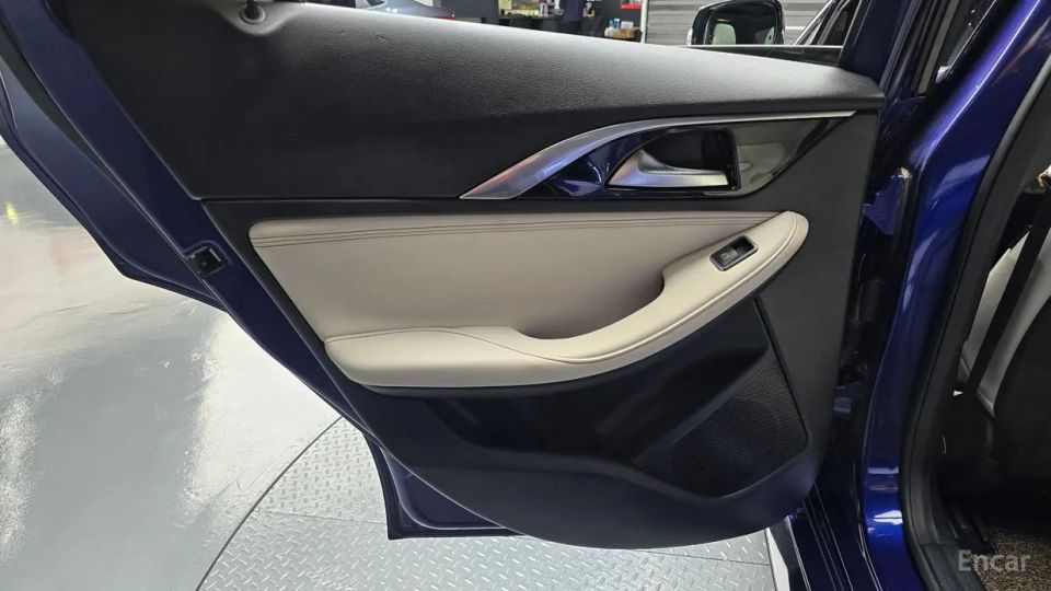Infiniti Q30