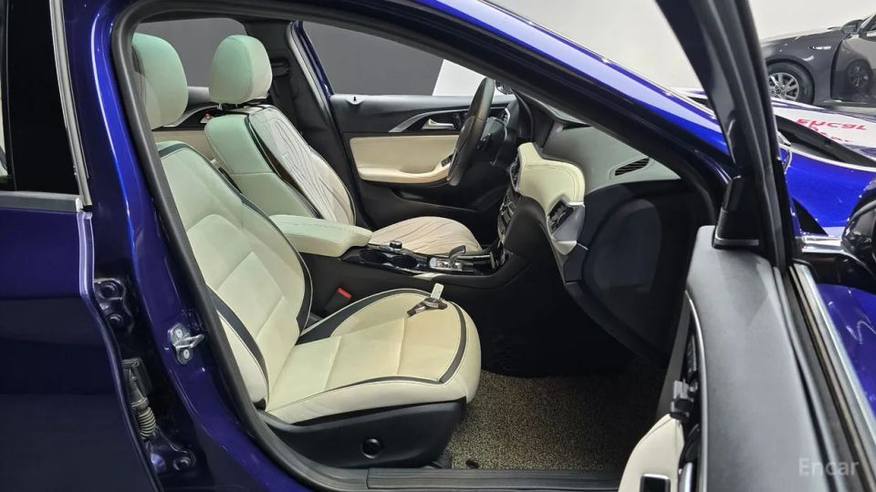 Infiniti Q30