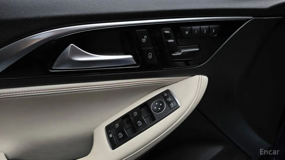 Infiniti Q30