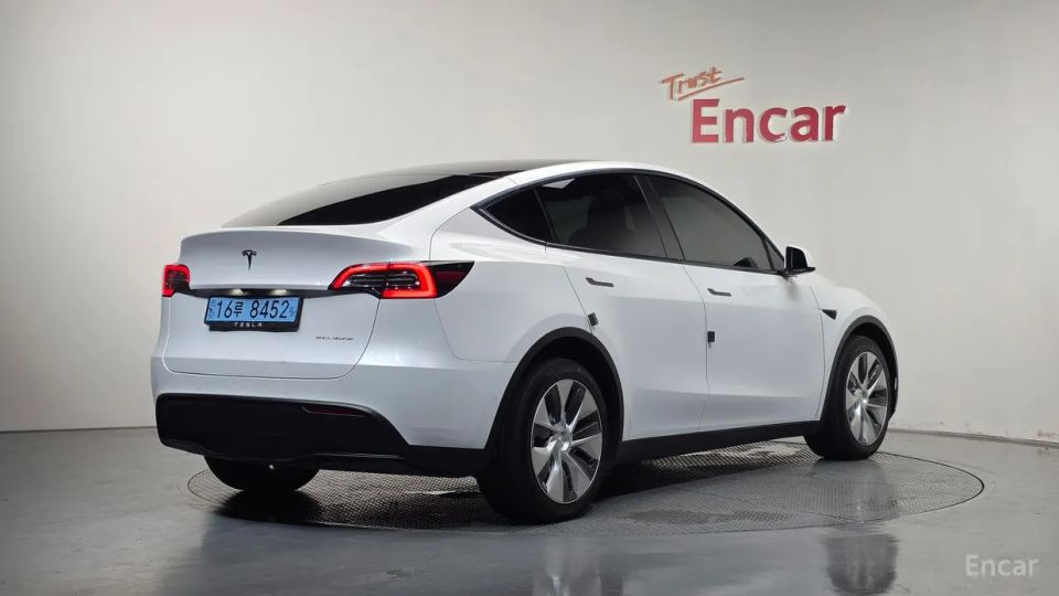 Tesla model-y