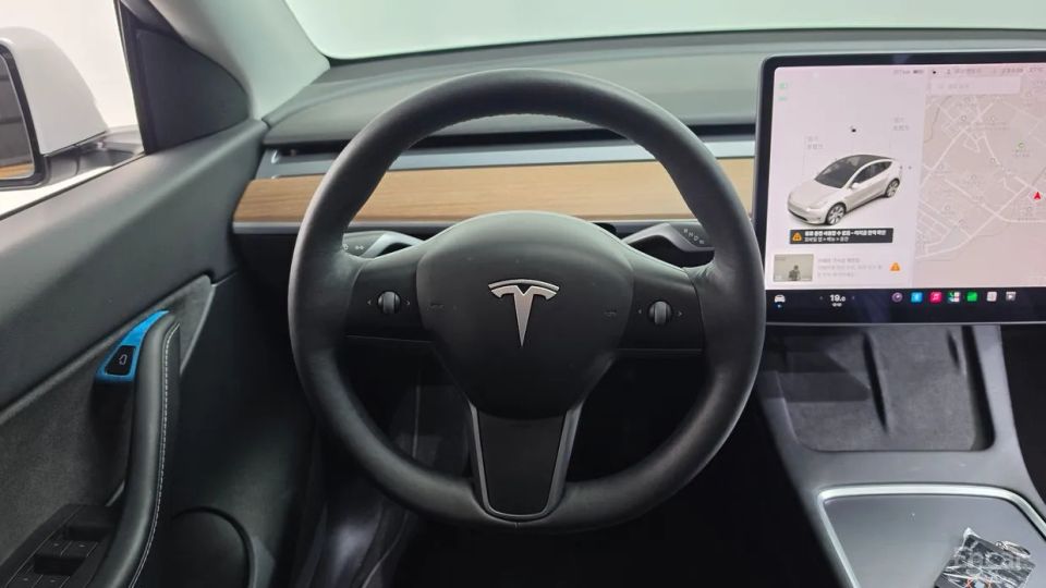 Tesla model-y