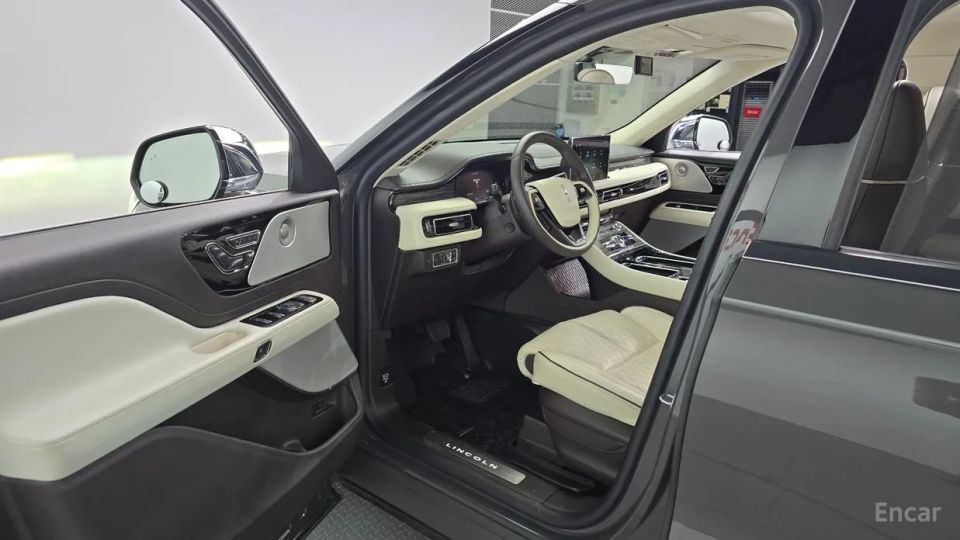 Lincoln Aviator