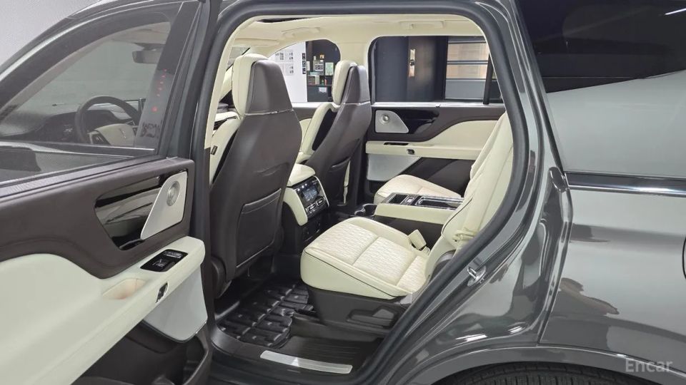 Lincoln Aviator