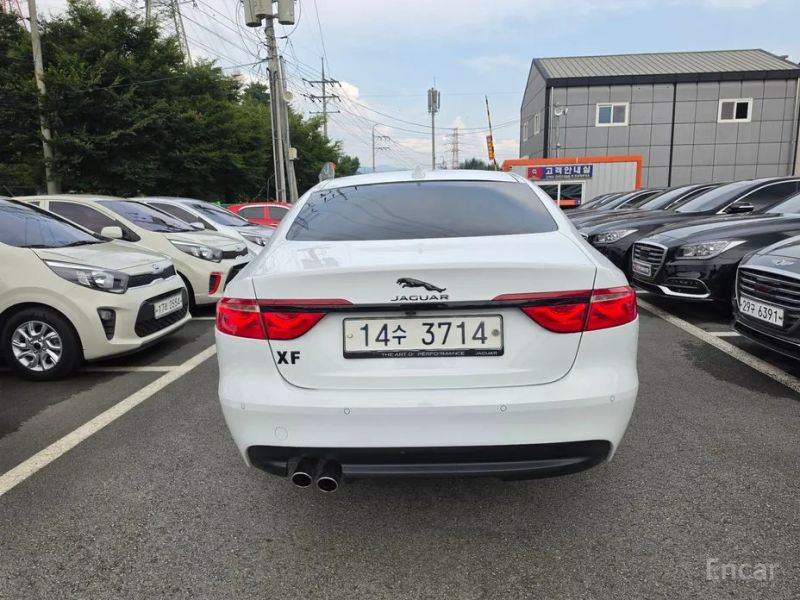 Jaguar xf
