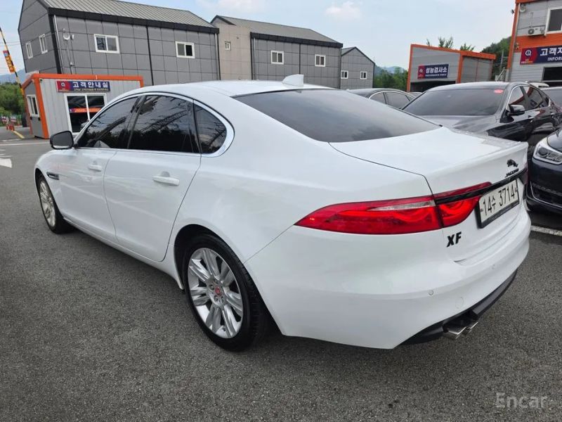 Jaguar xf