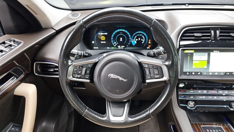 Jaguar F-PACE
