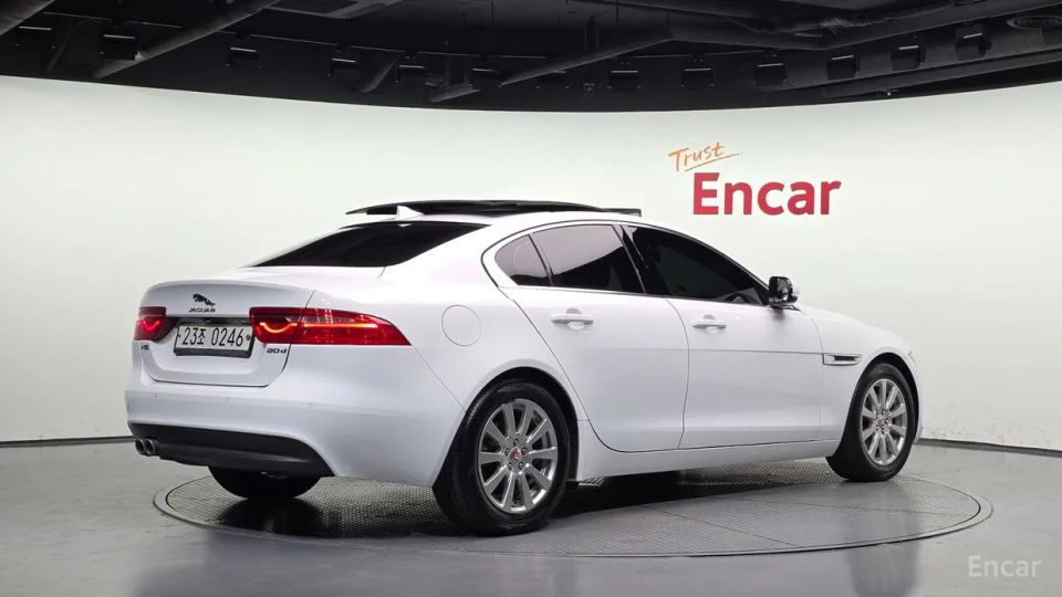 Jaguar XE