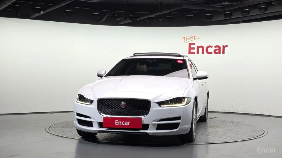 Jaguar XE