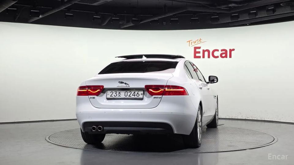 Jaguar XE