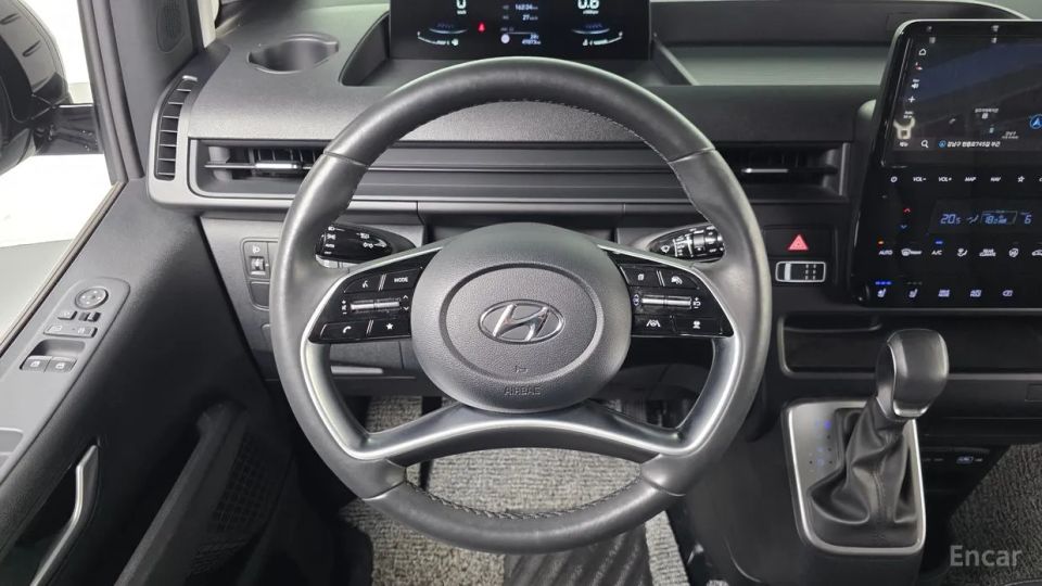Hyundai Staria
