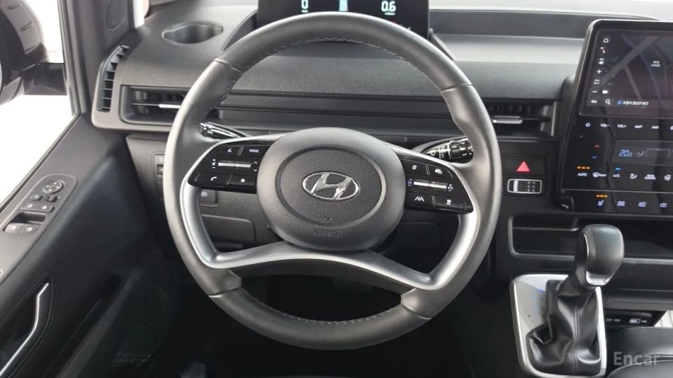 Hyundai Staria