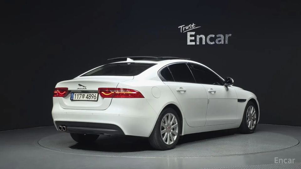 Jaguar XE