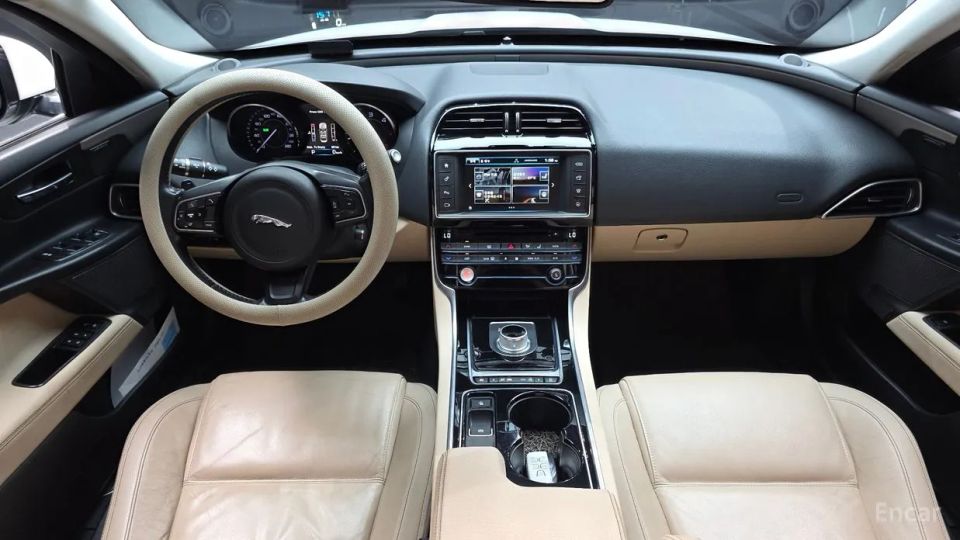 Jaguar XE