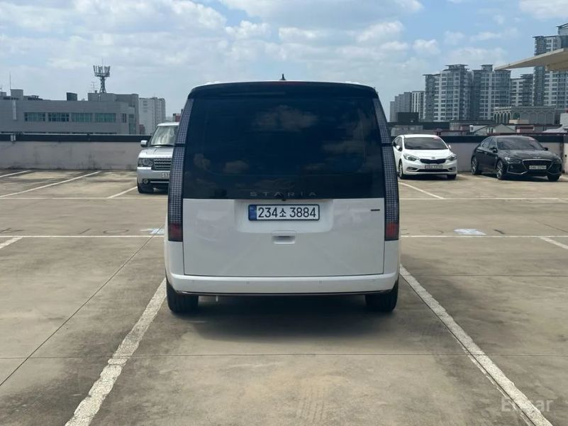 Hyundai Staria