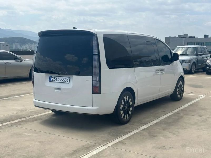 Hyundai Staria