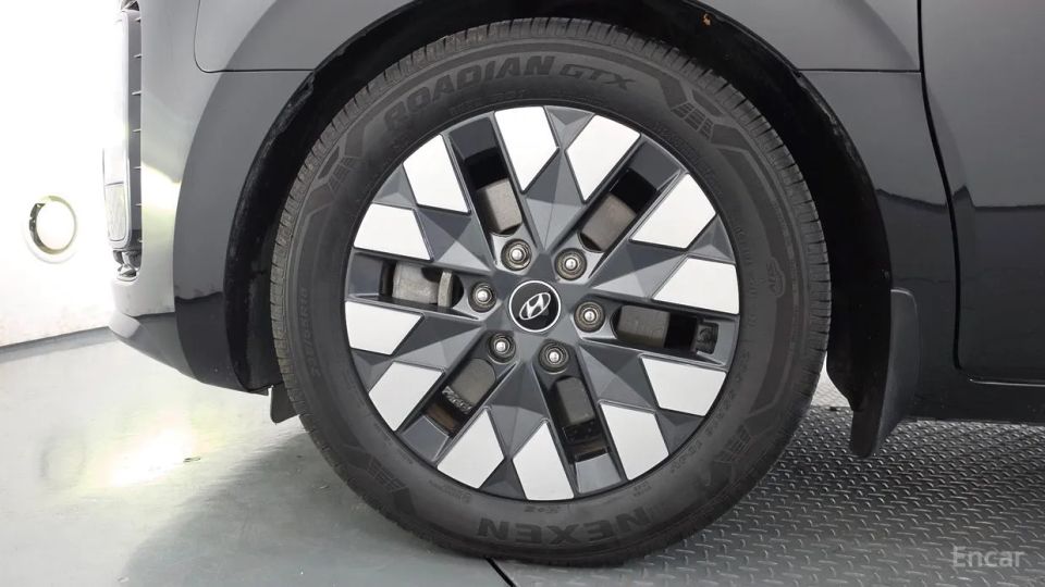 Hyundai Staria