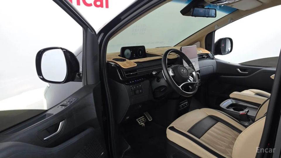 Hyundai Staria
