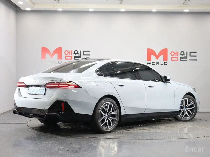 BMW i5