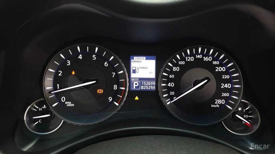 Infiniti M