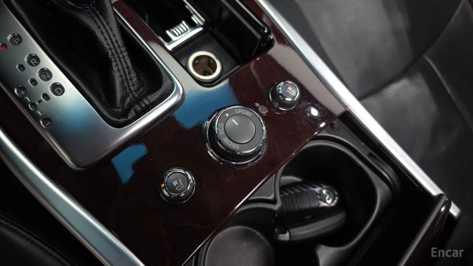Infiniti M