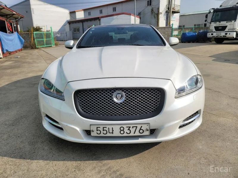 Jaguar XJ