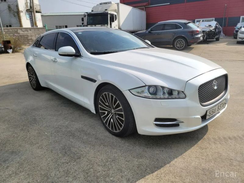 Jaguar XJ