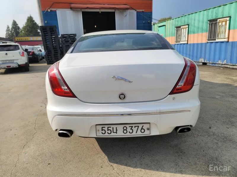 Jaguar XJ