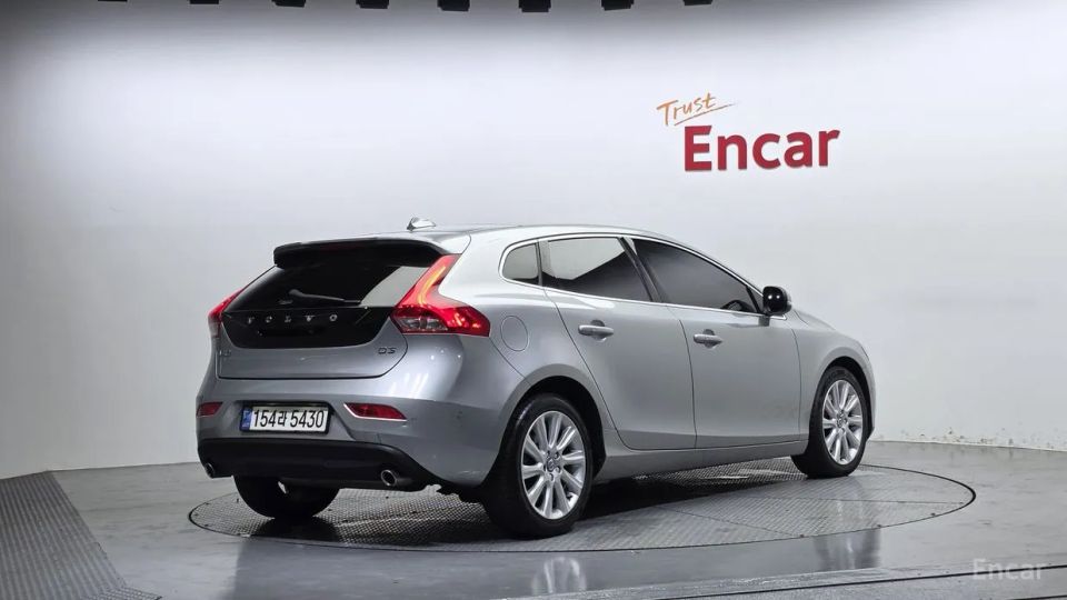 Volvo V40