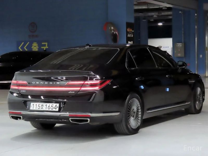 Genesis G90