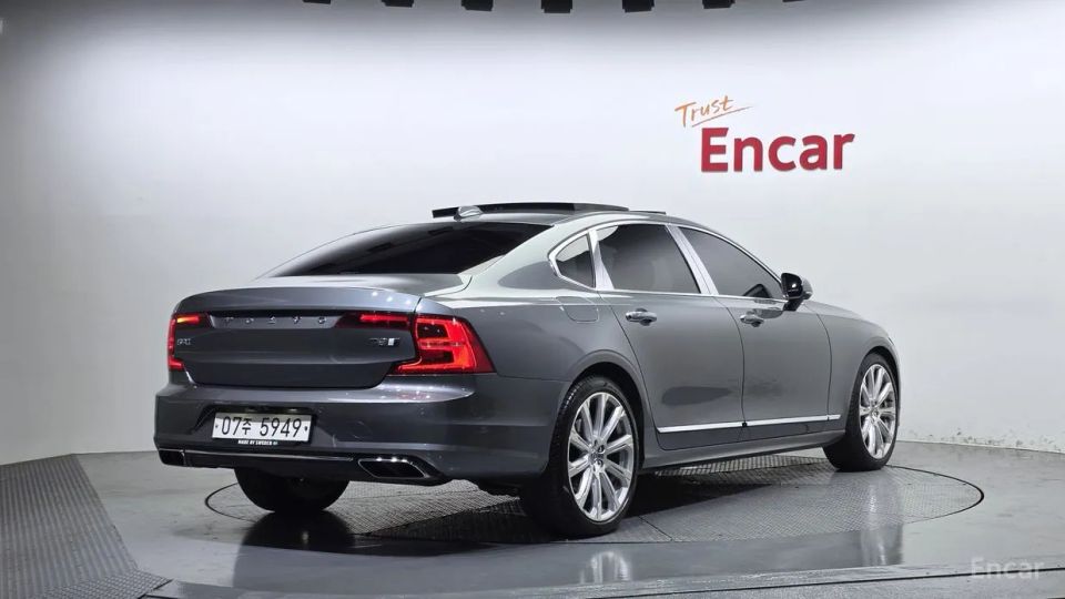 Volvo S90